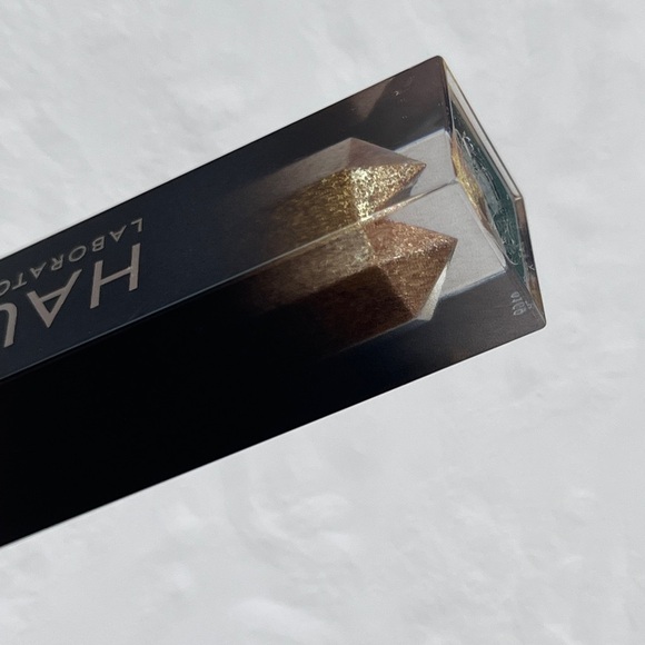 HAUS LABS By Lady Gaga Glam Attack Shimmer Powder in Legend - Picture 9 of 11